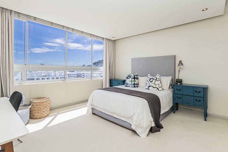 To Let 3 Bedroom Property for Rent in Sea Point Western Cape